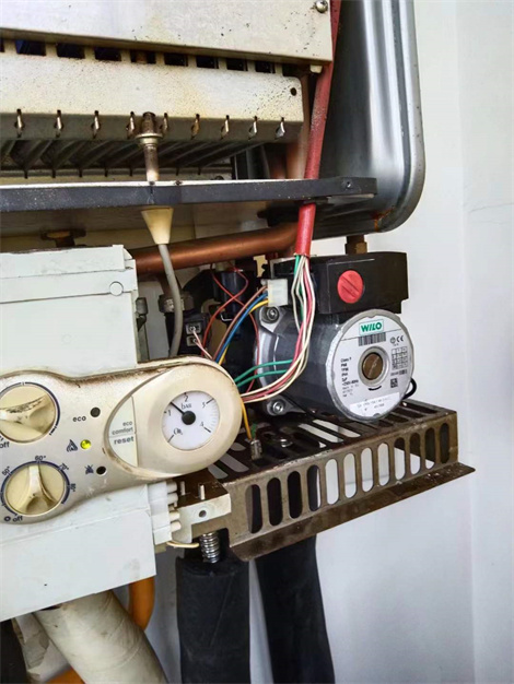 石家庄市桥西区锅炉维修电话:家里使用地板采暖,水压高了怎么降水压??